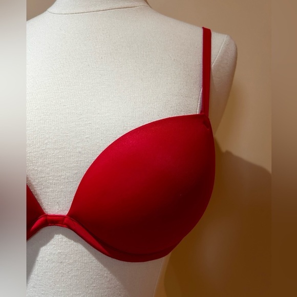 Victoria Secret push up red bra. 32c - Picture 4 of 5